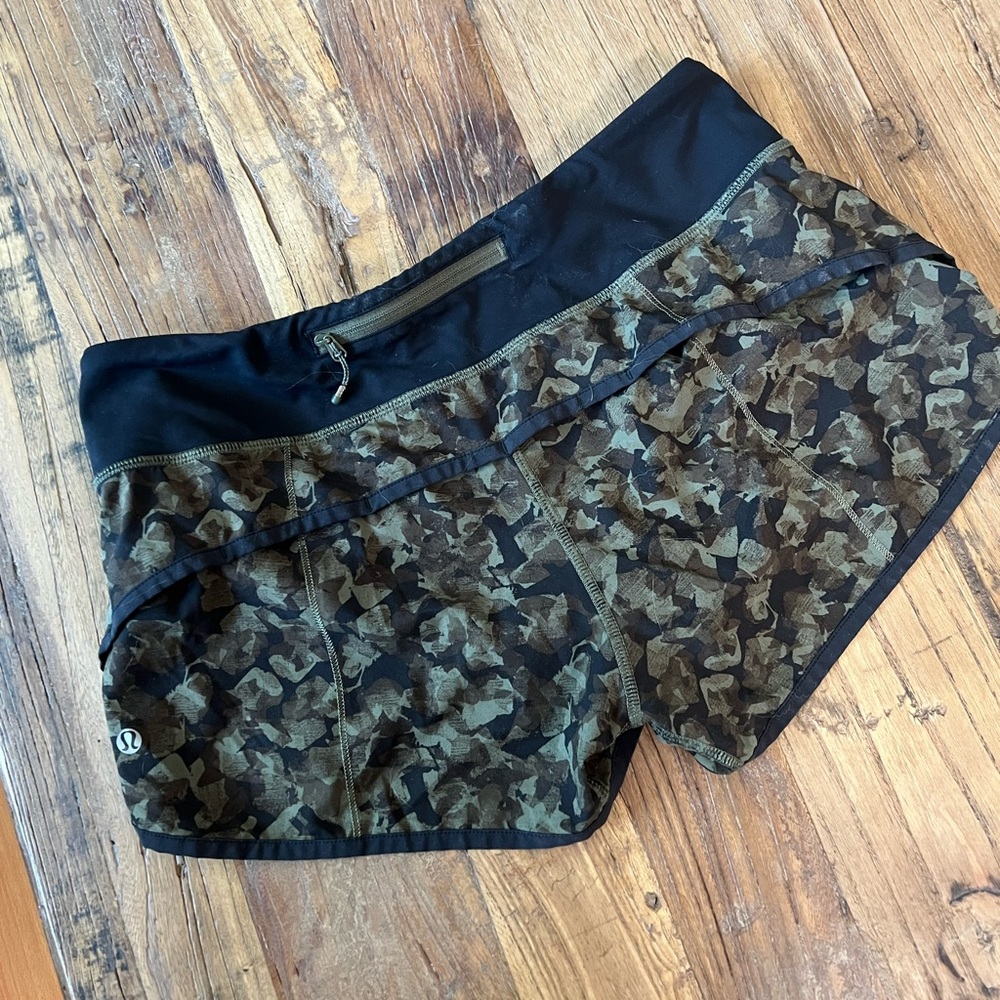 Lululemon SZ 6 shorts camouflage camo athletic running